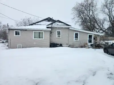 Price $249,900 (OBO) 128 Third Ave W, North Bay ON Lot Size: 77’ x 115’ 2+1 Bedrooms and 2 Bathrooms...