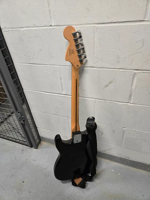 Fender Electric Guitar with Taynor AMP in Guitars in Vancouver - Image 3