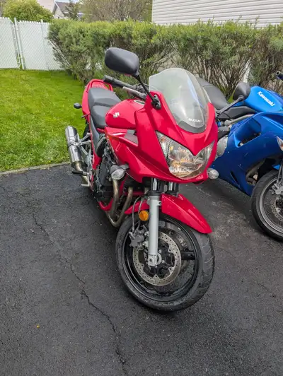 vendre : Suzuki Bandit 600S – Très propre! Moto sport-touring Suzuki Bandit 650 en excellente condit...