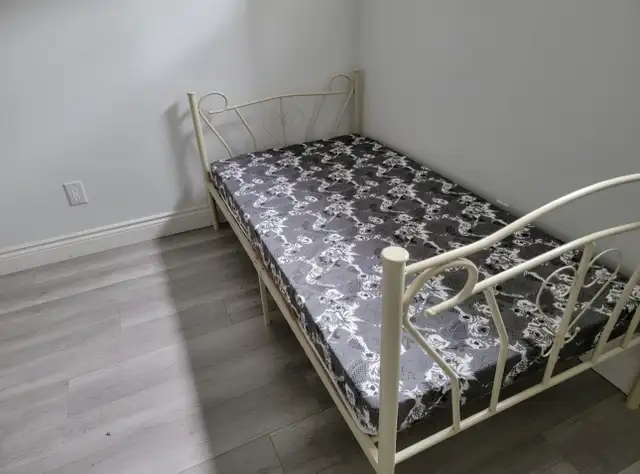 One bedroom basement for Rent in Room Rentals & Roommates in Oshawa / Durham Region - Image 3