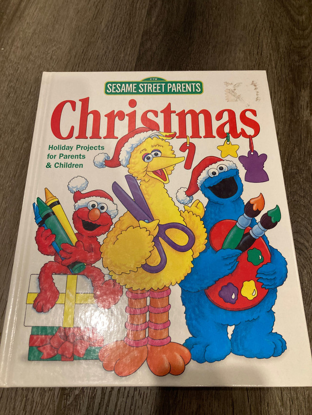 Sesame Street Christmas activity book in Children & Young Adult in Kitchener / Waterloo
