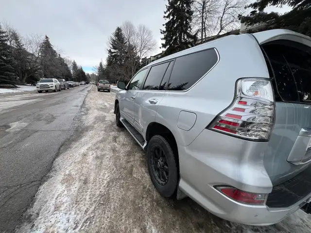 2016 Lexus GX460 luxury in Cars & Trucks in Calgary - Image 5