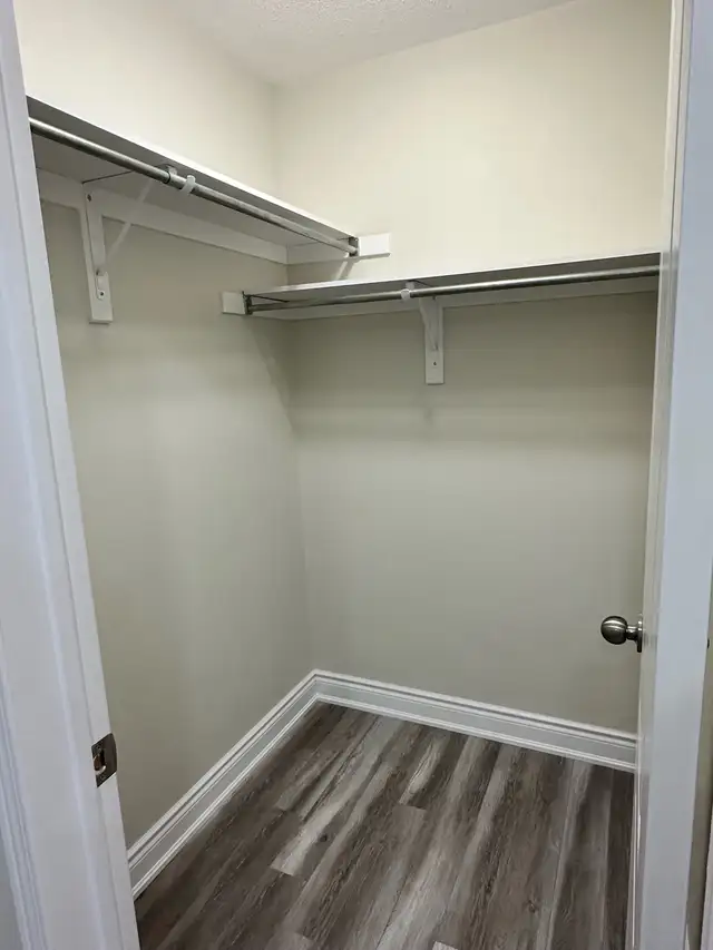 FEMALE ONLY - York University room for rent in Room Rentals & Roommates in City of Toronto - Image 6