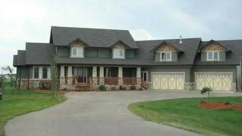 Siding, Soffit, Fascia, Eavestrough Installation. in Fence, Deck, Railing & Siding in Calgary - Image 2