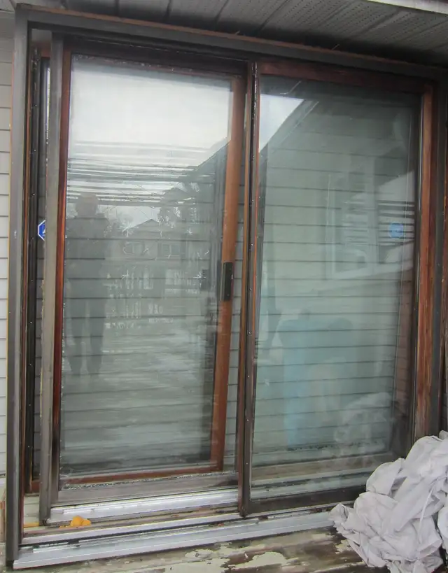 Wooden sliding patio doors (2 pcs) (72-1/2" x 82-3/4") in Windows, Doors & Trim in City of Montréal - Image 7