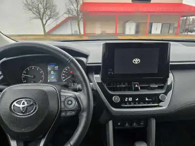 Toyota Corolla Cross LE 2023 Kilométrage : 37 000 km Première propriétaire Vendue avec pneus d'hiver...