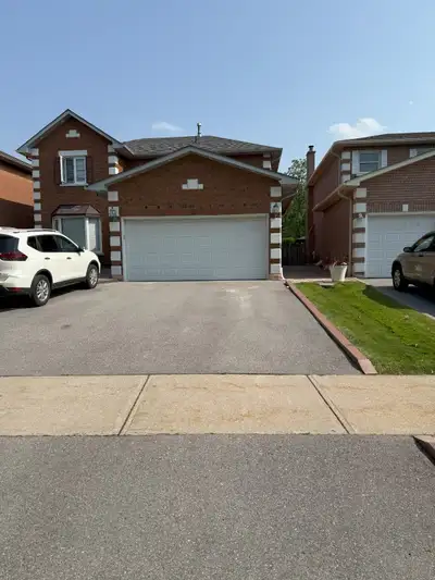 Cozy basement in a family friendly neighbourhood in Woodbridge. Less than 20 meters to a bus stop an...