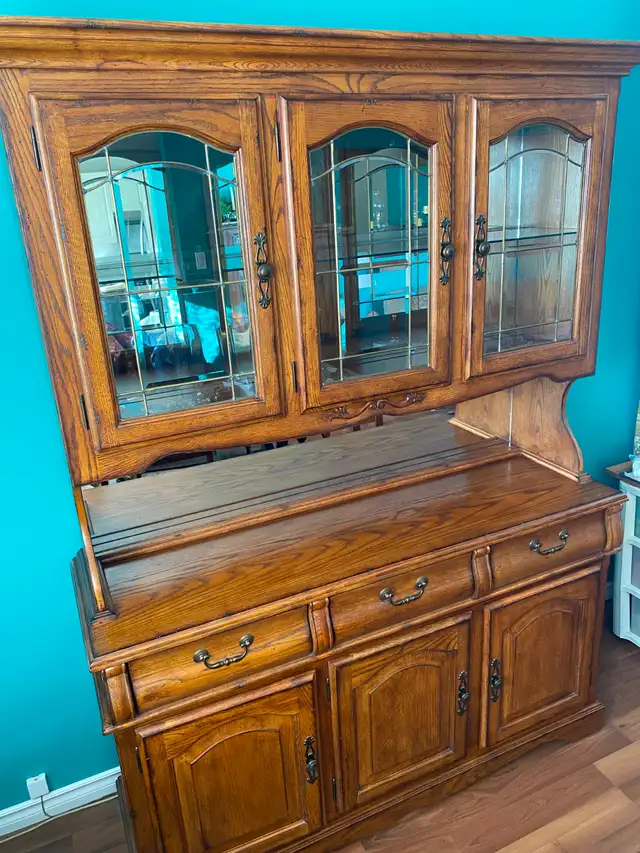 For Sale - Dining room Hutch/display cabinet in Hutches & Display Cabinets in Thunder Bay - Image 3