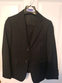 Boys 2pc suit. Small