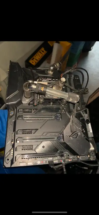 No side panel for computer coming with lots water cooling parts Best offer for all