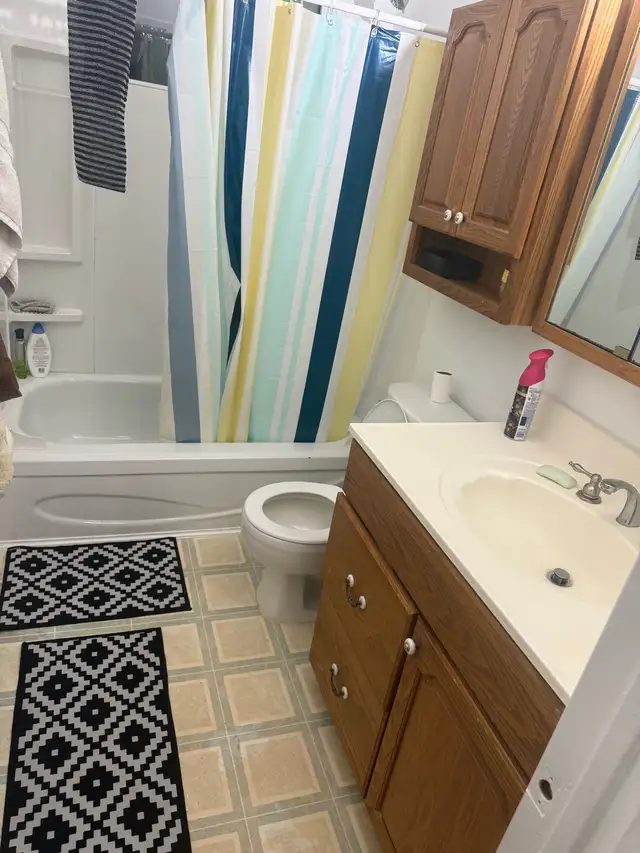 Am looking for someone to rent my room in  two rooms apartment