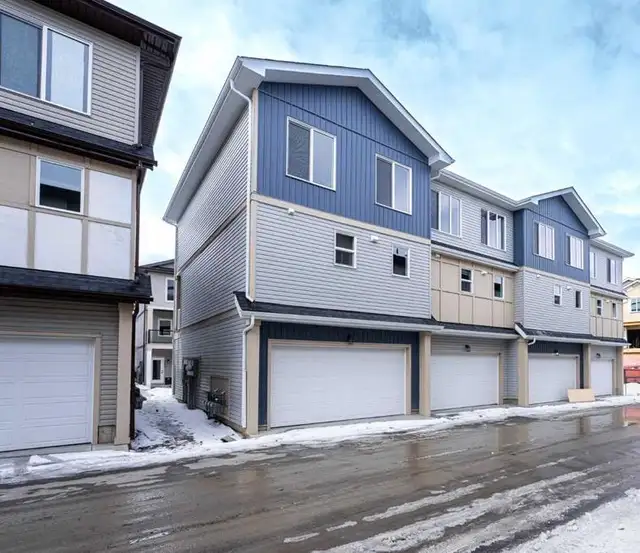 Ensuite Room For Rent- Townhome in Short Term Rentals in Calgary - Image 6