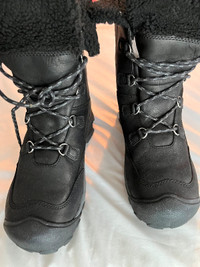 Keen Women's winter boots-size 11 New