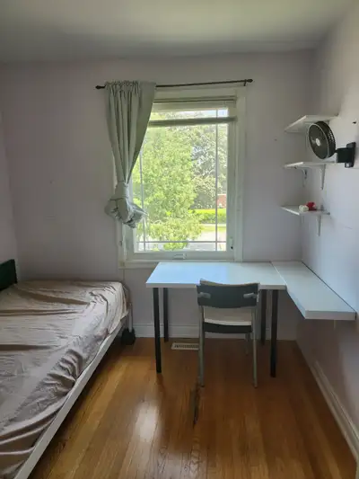 A private room available immediately for female