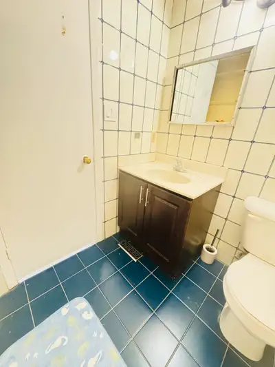 Bright & Spacious 2-Bedroom Upper Floor Unit for Rent – Prime Location near York University, interse...
