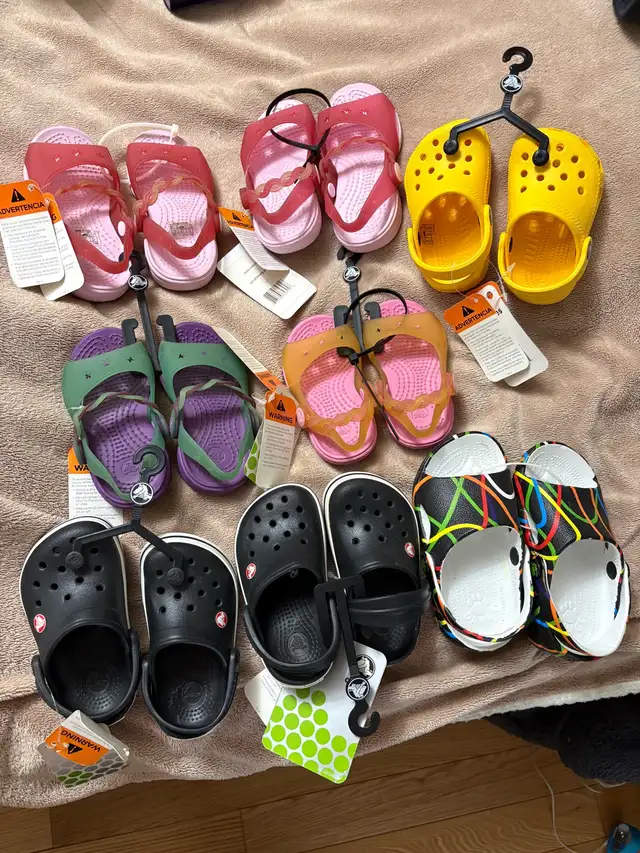 NEW CHILDRENS CROCS DAWGS