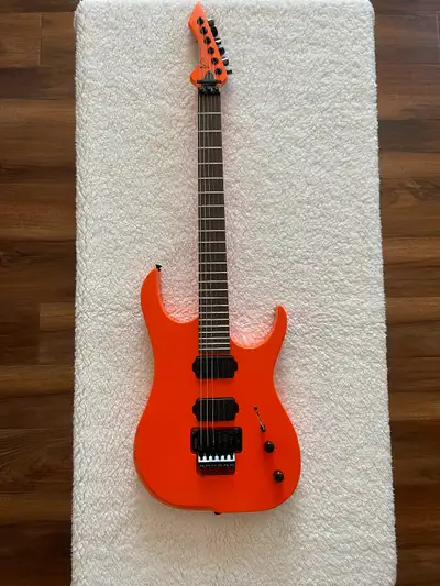 Mint condition Vigilant MK3 custom build in satin lambo orange. Built by Trevor Woodland at Vigilant...