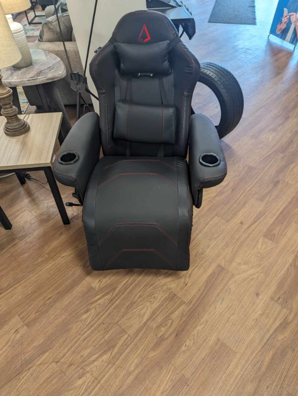 GAMING CHAIR in Chairs & Recliners in Pembroke