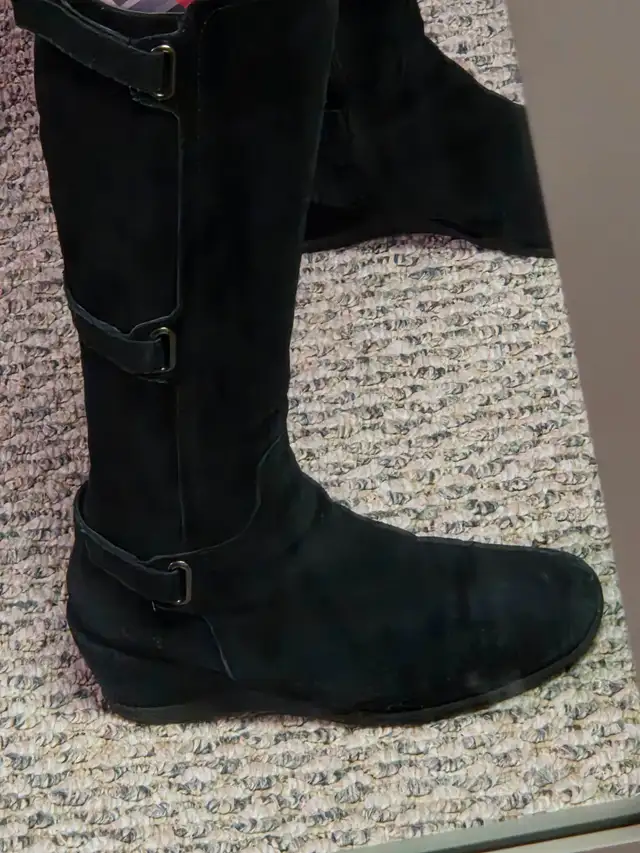 Ladies Black Suede-Like Leather Knee-High Boots with Wedge Heel. in Women's - Shoes in Grande Prairie - Image 3