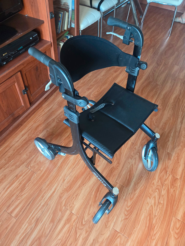 Déambulateur 4 roues de marque Stella dans Santé et besoins spéciaux  à Longueuil/Rive Sud