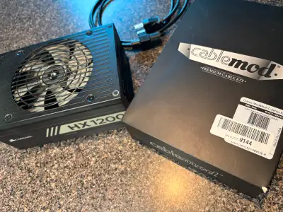 Corsair HX1200 + Full Set Black/White CableMod 2 x Sata Cables 2 x Sata Power 2 x Molex Power 3 x 8p...