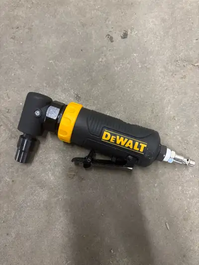 This pre-owned DEWALT DWMT70782L 1/4-inch angle grinder is a reliable pneumatic tool perfect for var...