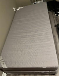 Single bed mattress with box spring