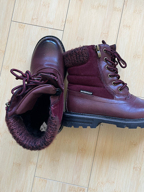 Hiking boots in Women's - Other in Mississauga / Peel Region
