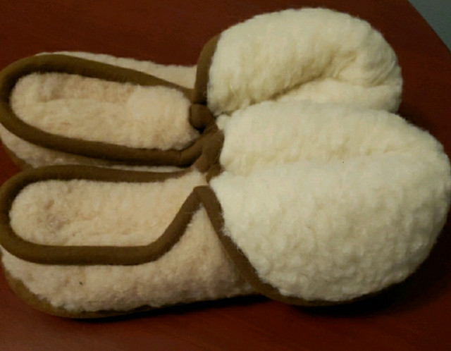 New Roll-Top Slippers 100% Merino Wool size 9-10 in Women's - Shoes in Barrie - Image 4