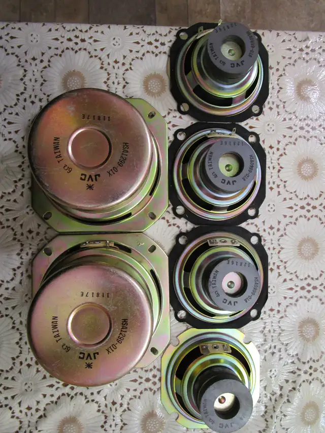 Speakers 40 Watt JVC Stereo Set 6 Each in General Electronics in Markham / York Region - Image 2
