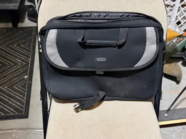 Targus Laptop Case in Laptop Accessories in Kitchener / Waterloo - Image 2