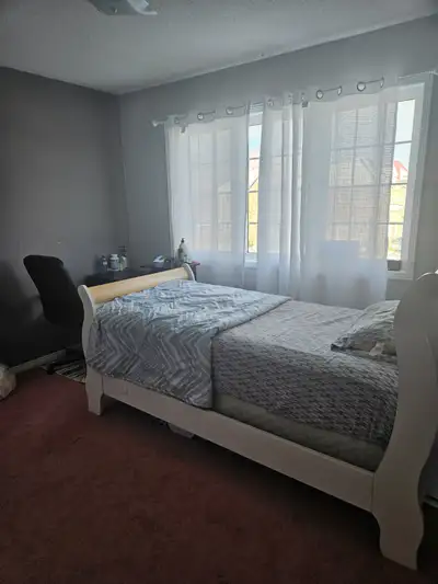 Furnished Room for rent near Steeles and Staines Near bus stop and amenities Closer to University an...