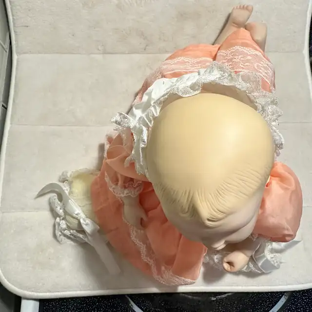 baby Heather with original pillow and certificate. in Arts & Collectibles in Oshawa / Durham Region - Image 6