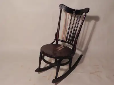 chaise berçante antique , peinture d'origine