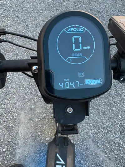 900 firm. 60km/h Up to 64km range Comes with charger.