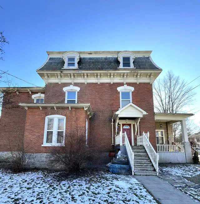 One Bedroom Apartment in Belleville $1000 All Inclusive