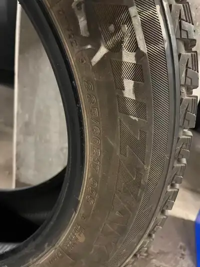 Selling a set of 4 Bridgestone Blizzak DM-V2 winter tires in excellent, near-new condition. These we...