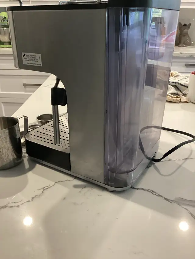 Cuisinart Expresso Machine in Coffee Makers in Norfolk County - Image 3