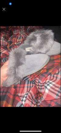  Brand new Never worn Ugg slippers size 7 