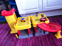 Fisher price little people garage with people&vehicules