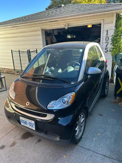 2008 smart car fortu, 142k, new tires new brakes , 60miles per gallon , 3cyl Mercedes gas, car is in...