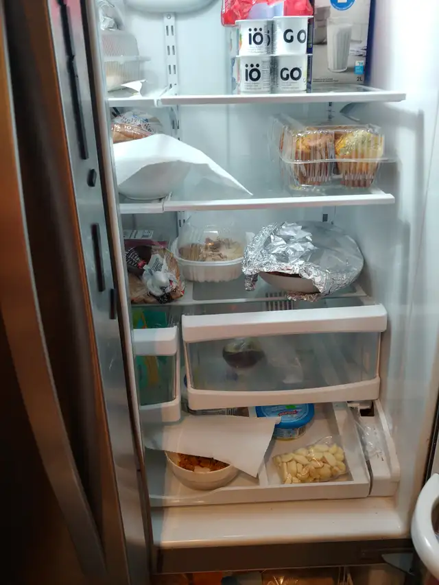 Réfrigérateur Whirlpool in Refrigerators in Laval / North Shore - Image 3