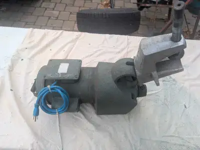 LIGHTNIN 3/4 H.P. CLAMP ON PORTABLE MIXER, MODEL XJ87, View more