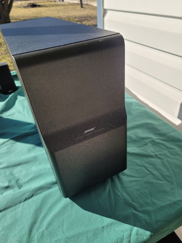 SOLD - Bose Acoustimass 10 Series II Sub and Speaker in Speakers in Leamington - Image 2