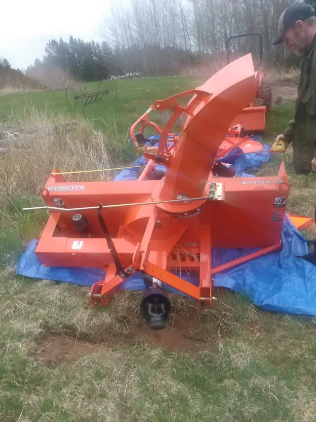 Kubota 6 foot snowblower and 6 foor grass cutter in Dirt Bikes & Motocross in Moncton - Image 3