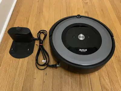 Selling my Roomba e6 iRobot AeroForce Cleaning System. Fantastic vacuum cleaner. Works great! Batter...