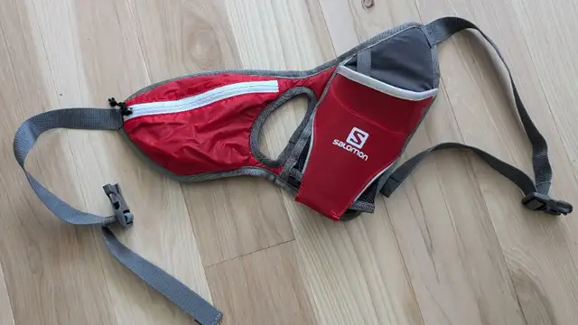 Ceinture avec gourde Salomon NEUVE in Fishing, Camping & Outdoors in Drummondville - Image 2