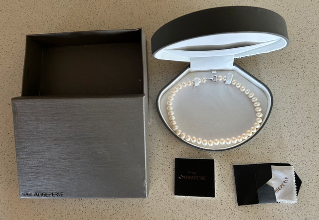 Angeperle Pearl Necklace in Jewellery & Watches in Saskatoon - Image 3