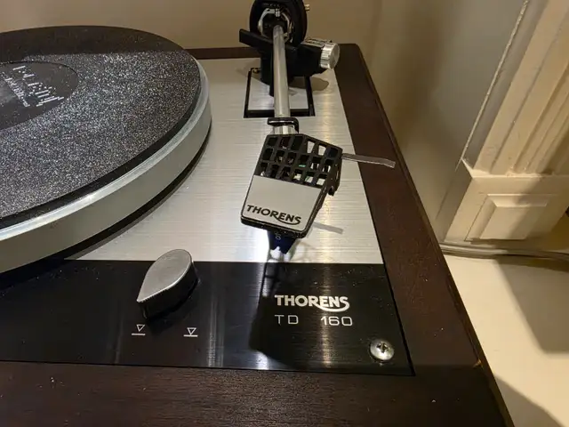 +++Thorens TD160 Turntable with custom plinth+++ in Stereo Systems & Home Theatre in City of Toronto - Image 5