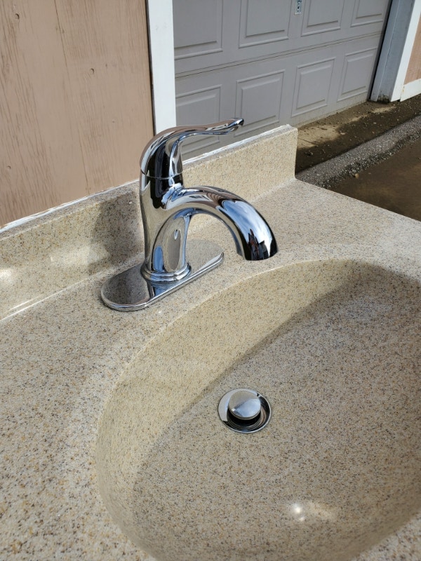 Selling Bathroom Vanity Plumbing, Sinks, Toilets & Showers St